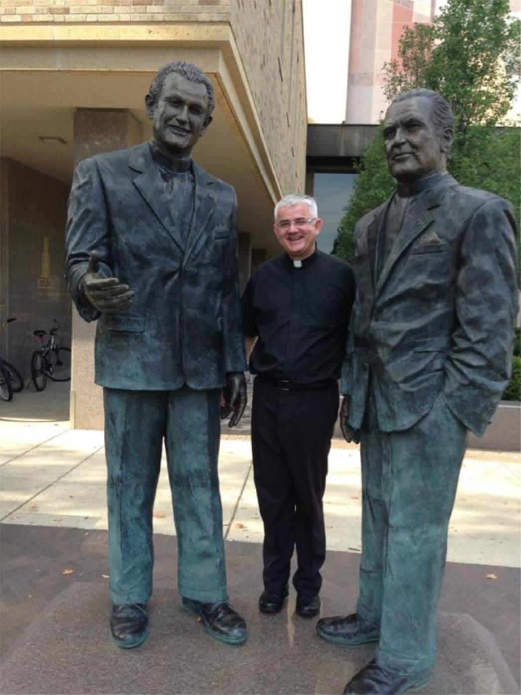 PRAVI 'FEJSBUKOVAC' Dubrovački biskup Mate Uzinić pohvalio se fotografijama iz Chicaga