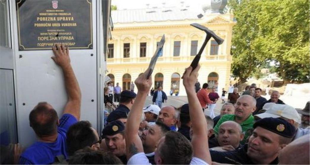 Majka poginulog hrvatskog branitelja želi skinuti posljednju ćiriličnu ploču u Vukovaru
