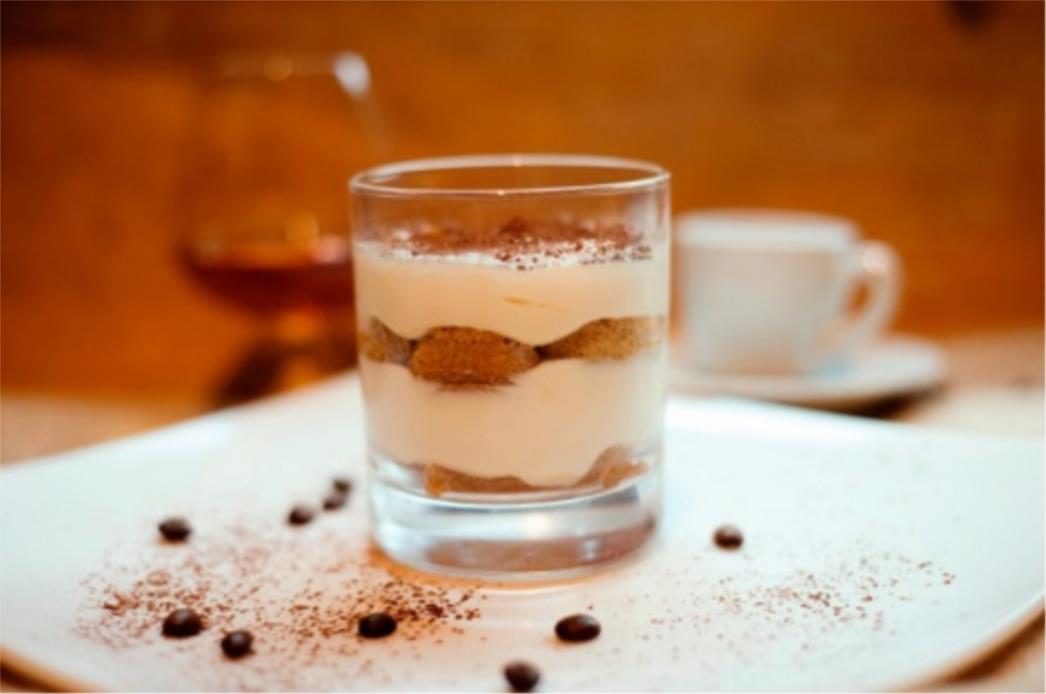 RECEPT DANA: Tiramisu s vinom i kruškama!