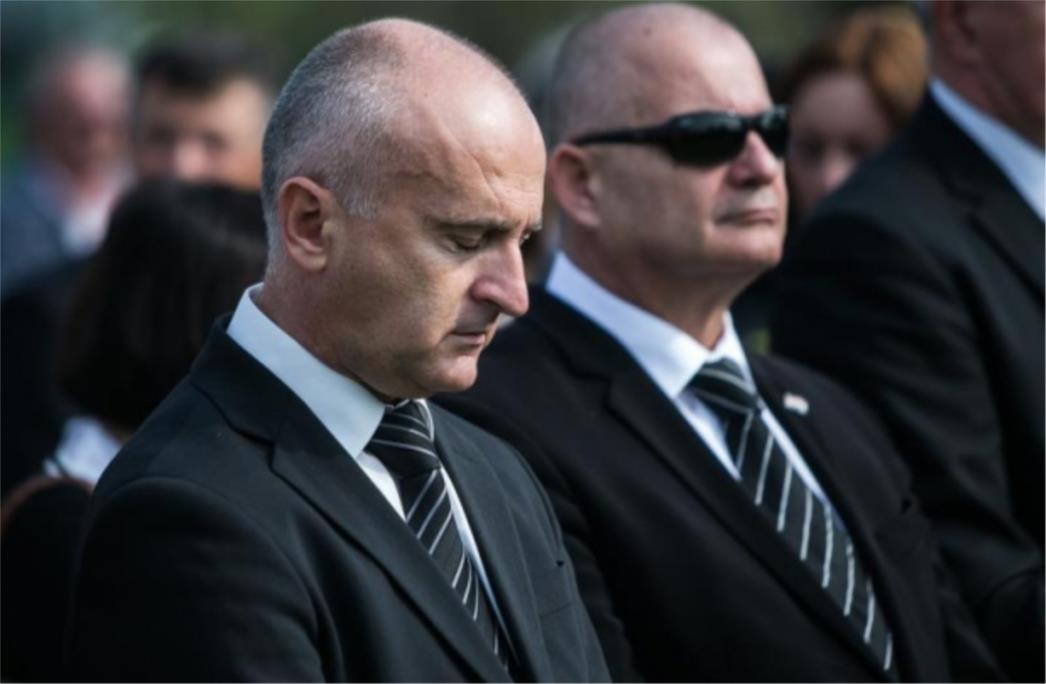 NEVJEROJATNO! Ministar branitelja na pokopu sotinskih žrtava pozdravio okupljene sa 'Dragi gosti i uzvanici'