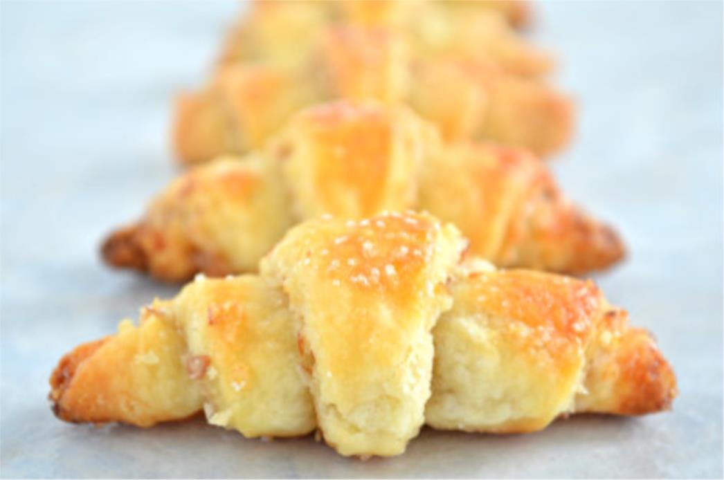 RECEPT DANA: Prhke rolice s bademima i cimetom