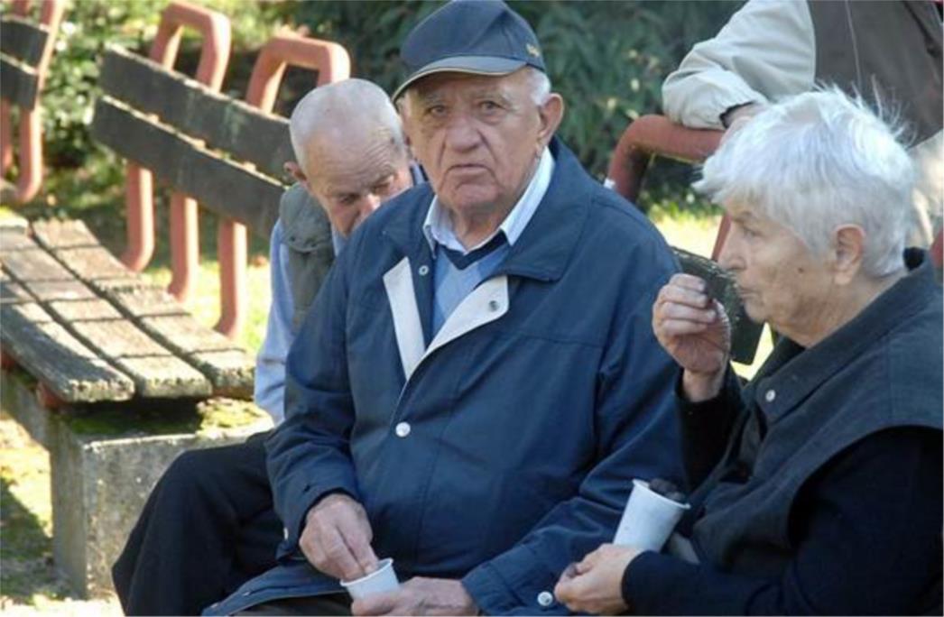 Umirovljenici zbunjeni: 'Na referendumu ću reći PROTIV, jer nisam za to da se pederi žene!'