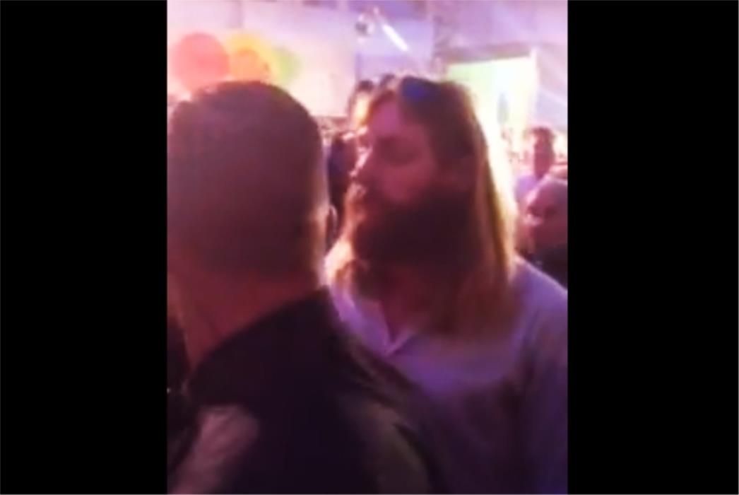 Pogledajte što mu se događa jer sliči na Isusa (VIDEO)