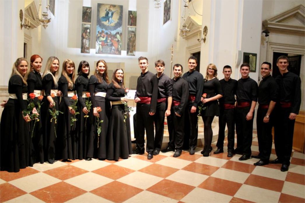 PJESMOM U HUMANITARNE SVRHE:  Božićni koncert klapa Kaše i Neverin (FOTOGALERIJA)