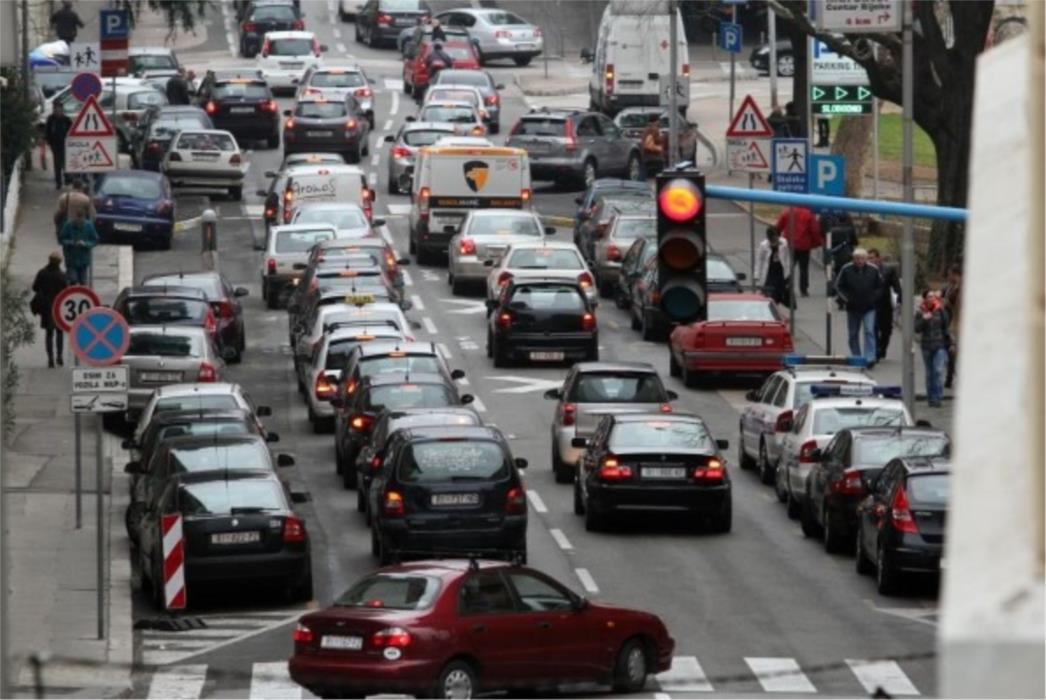 Oprez u vožnji! Od danas se očekuju velike gužve na cestama