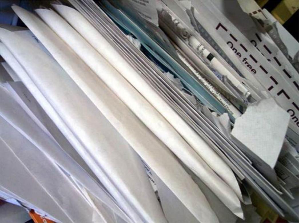 Dostavljač uhićen zbog bacanja skoro 1000 pošiljki u šumu