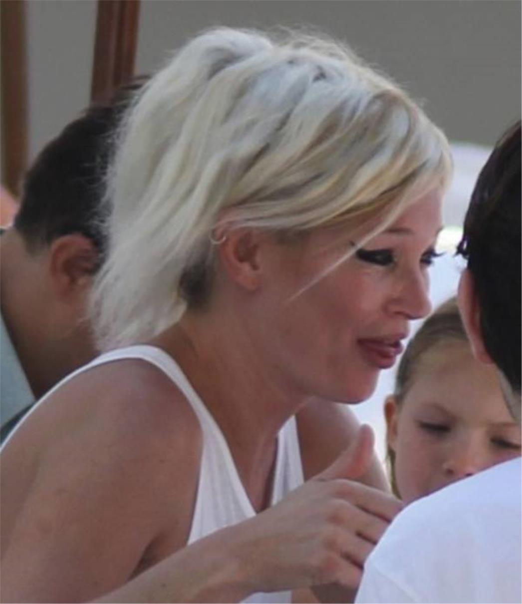 Pijana Kate Moss udarala se dildom po licu i gurala ga u usta
