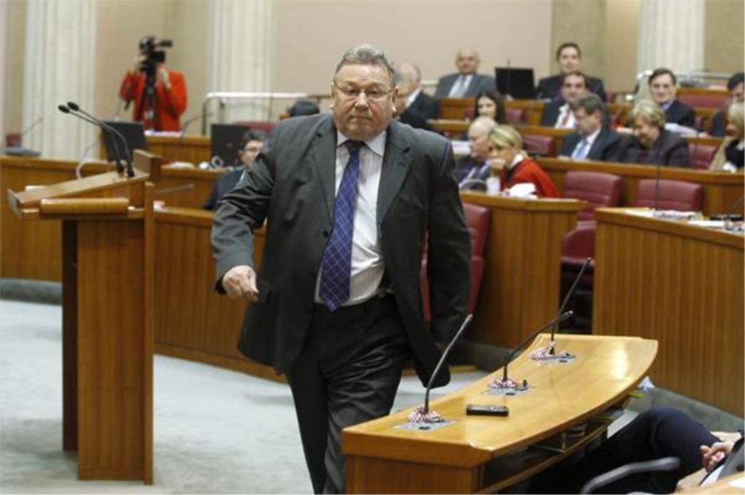  Šeks uvrijeđeno napustio sjednicu