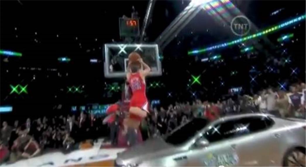  NBA-ov Griffin zakucao preko automobila