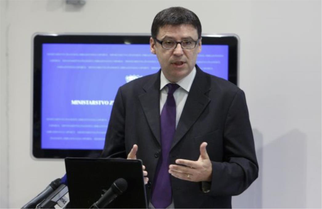 JE LI TO MINISTAR JOVANOVIĆ NAPOKON DOŠAO PAMETI:  Lakši i jeftiniji udžbenici?