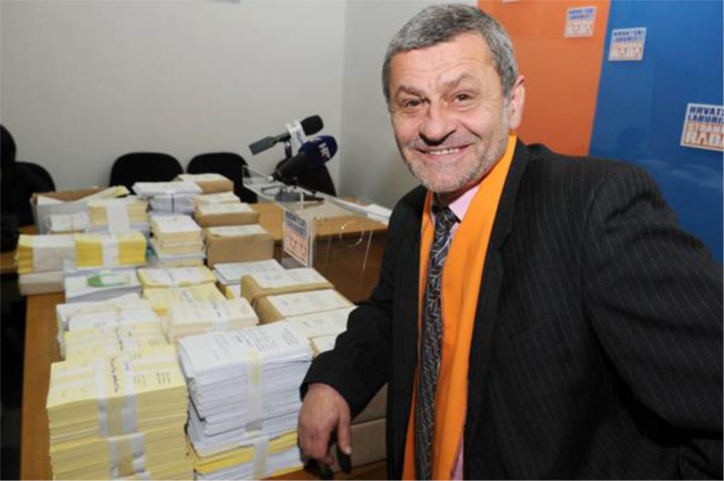 Ostavku Vlade traži 61.621 građanin