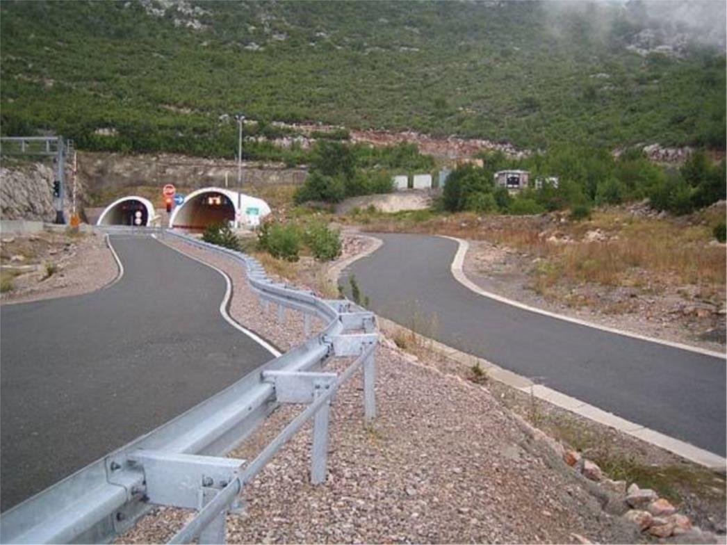 Olujna bura zatvorila autocestu između Svetog Roka i Maslenice