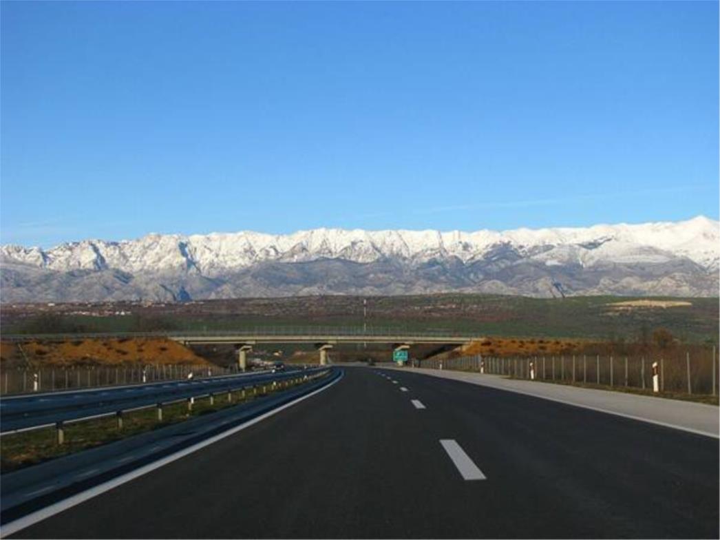 Zbog olujne bure zatvorena autocesta Sveti Rok - Posedarje