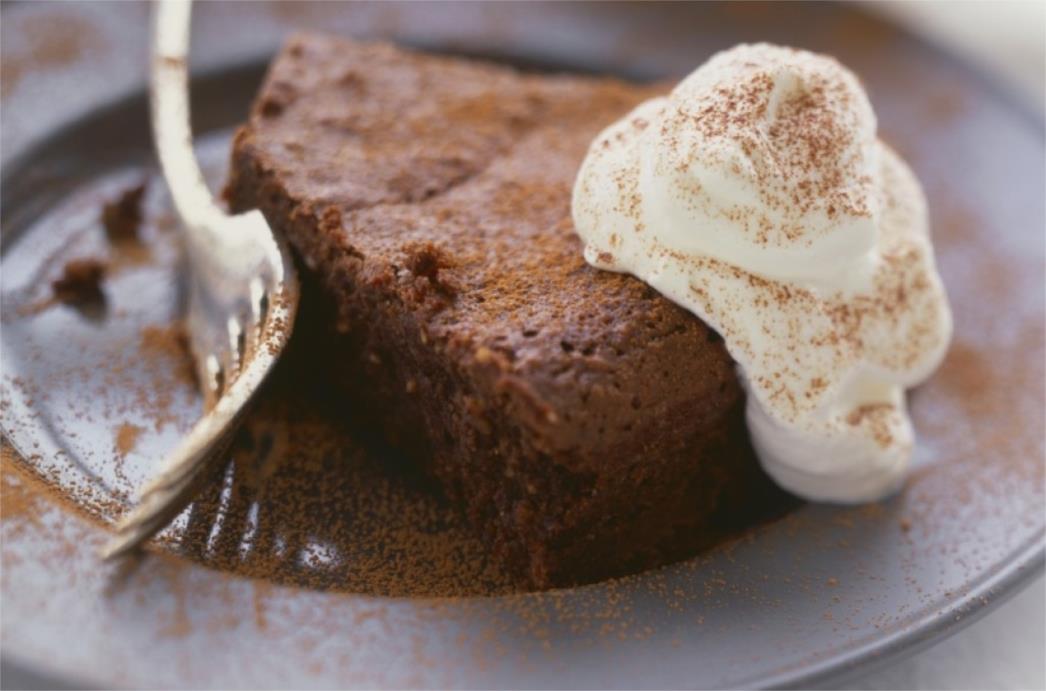 BRZA ČOKOLADNA TORTA: Recept od tri sastojka, bez brašna i šećera!