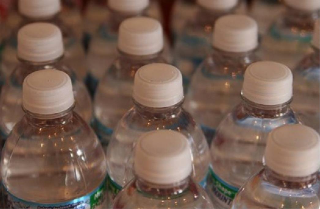Pijete vodu iz plastičnih boca? Znate li koje se oznake opasne po zdravlje kriju na dnu?
