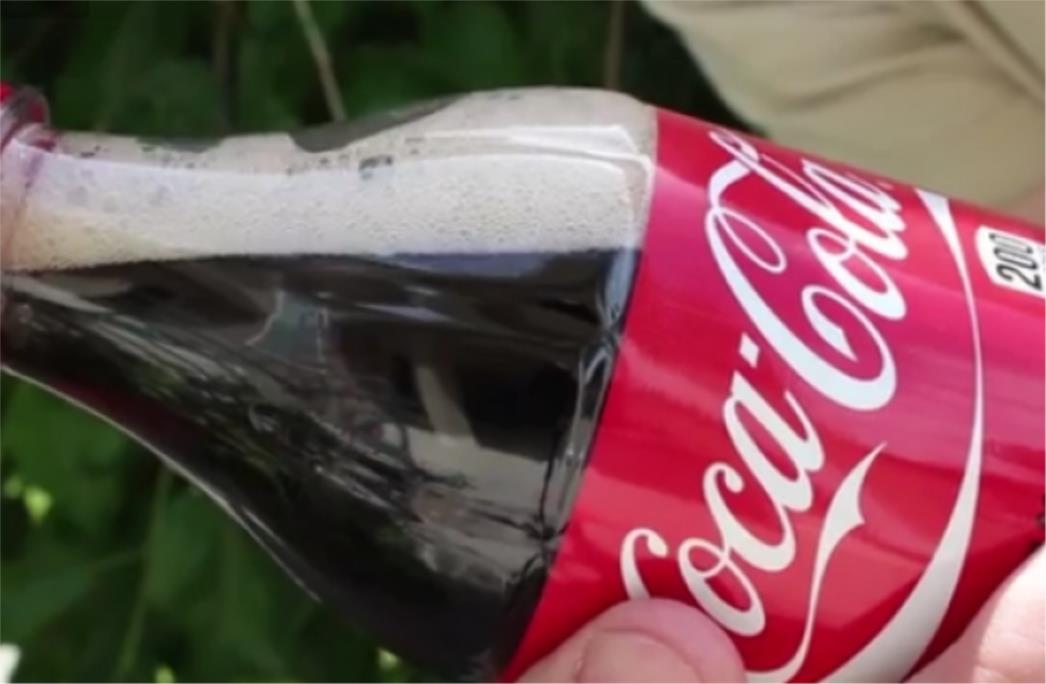 Coca cola uklanja kontroverzni sastojak, a uvodi još gori?