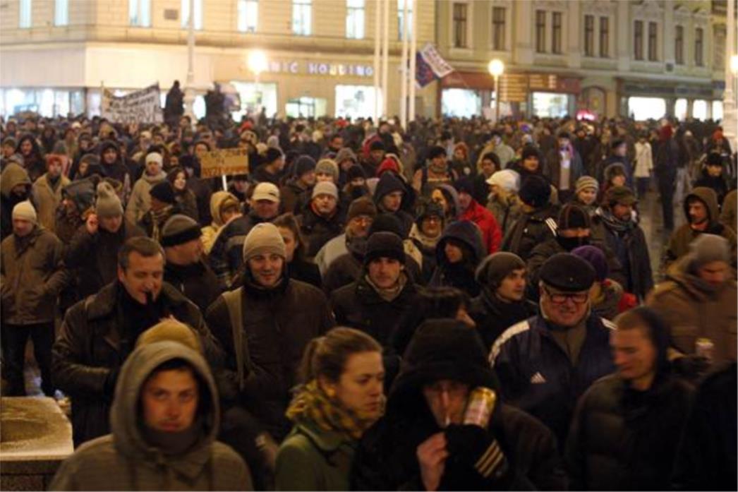 Skandiranjem 'Petak! Petak! Petak! i 'Doći ćemo opet', prosvjednici se mirno razišli