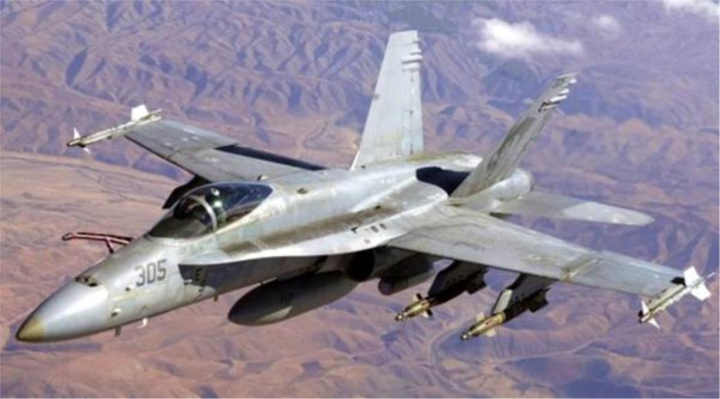 Gadafijevi zrakoplovi bombardiraju oporbu, piloti namjerno promašuju