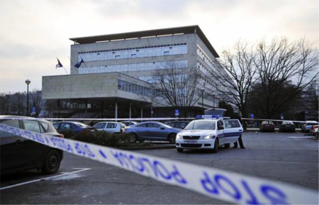  Pronađena eksplozivna naprava ispred Gradskog poglavarstva
