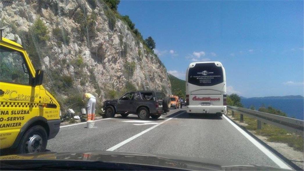 PROMETNA NESREĆA KOD VELIKIH ŽALA: Terencem u brdo, jedna osoba ozlijeđena! /FOTO/