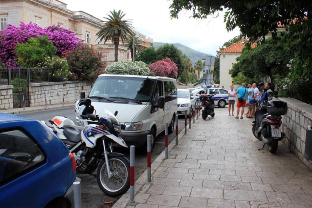 PROMETNA NESREĆA NA PILAMA:  Sudar kombija i motocikla kod 'Radio Dubrovnika' (FOTO)