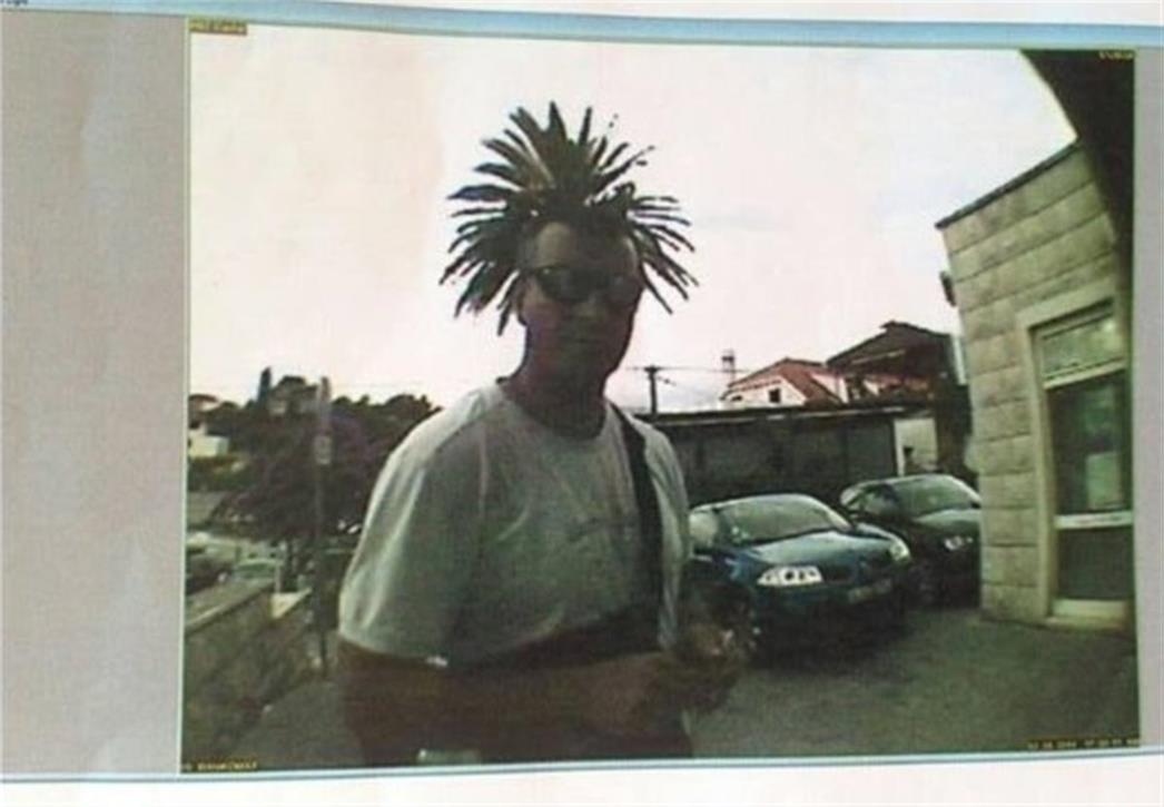 GRAĐANI TRAŽE ODGOVOR: Je li ovo lopov koji 'operira' po dubrovačkim bankomatima? (FOTO)