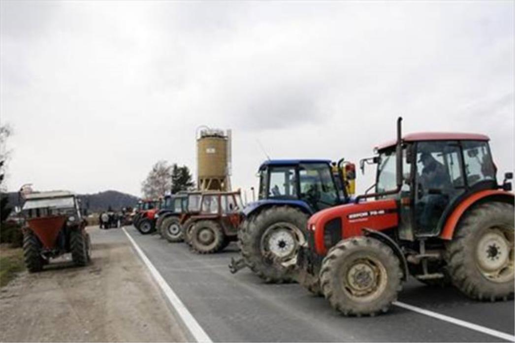 Traktorima blokirane prometnice D1 i D45