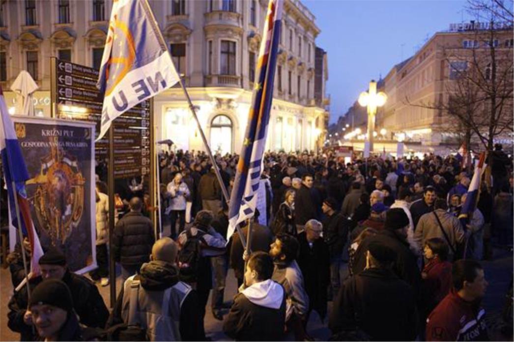Prosvjed završio molitvom ispred katedrale 'da premijerka ode'