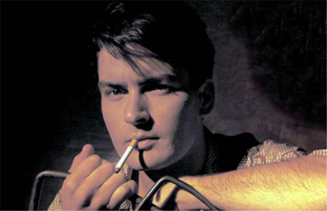 Charlie Sheen uzvraća udarac i tuži Warner Bros