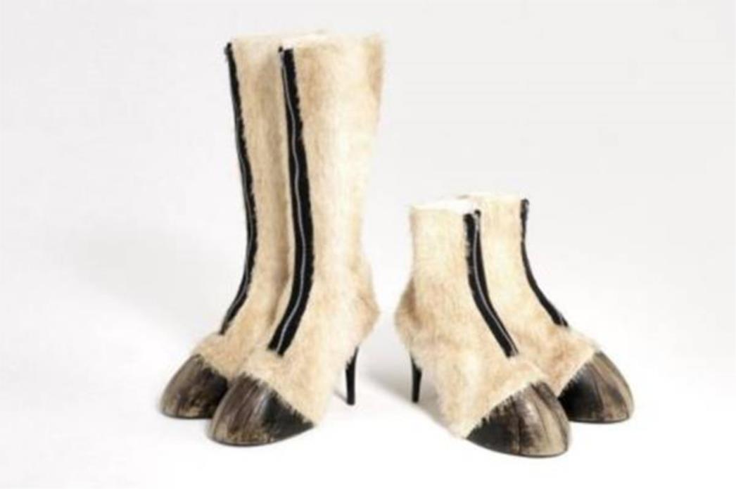 Manekenke poludjele za kopitima