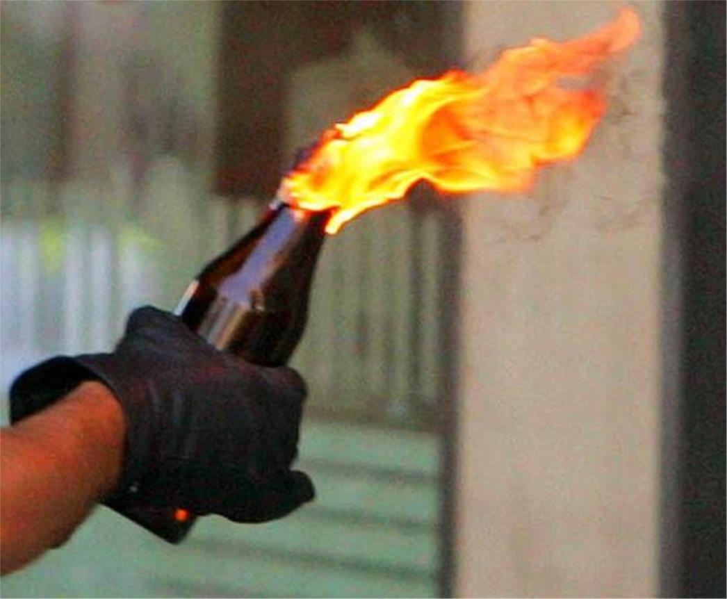  Bezdušni huligani molotovljevim koktelom na dječju bolnicu Goljak