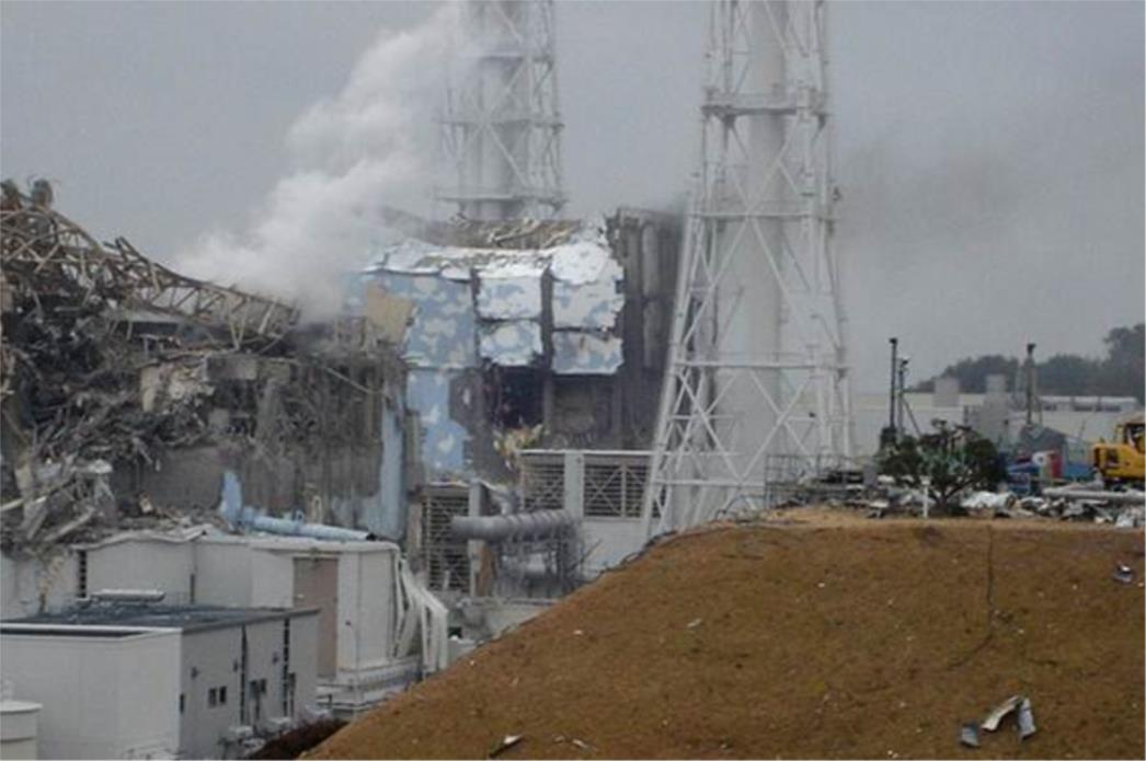 JAPAN Evakuirani radnici, crni dim iznad reaktora 3