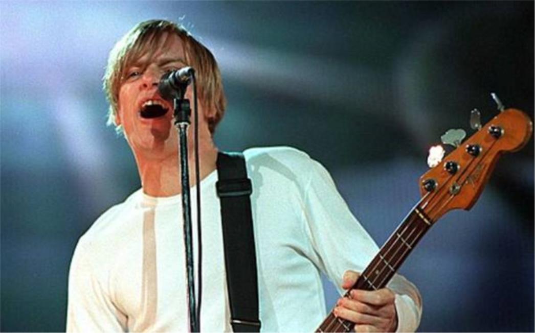 Bryan Adams godinama vara djevojku?