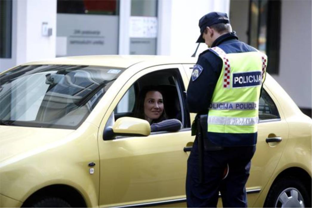 Policajac kaznio Leu Deklevu zbog nepoštivanja prometnih pravila