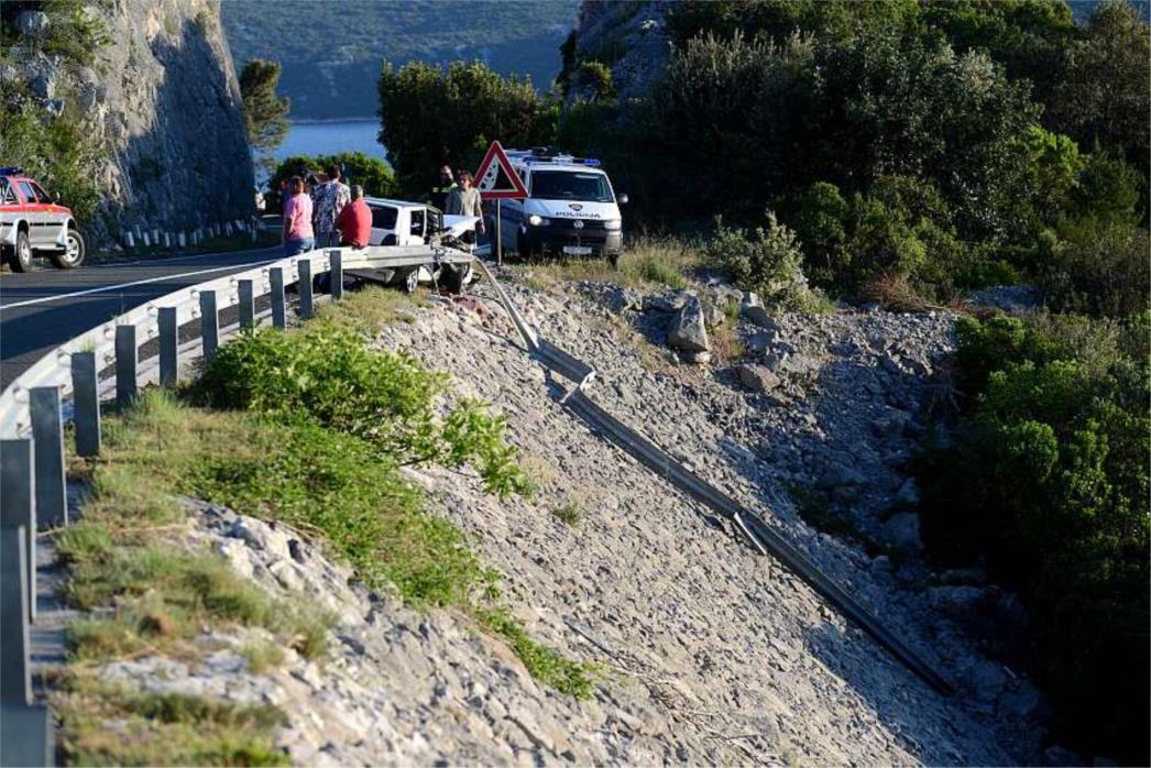 RATAC/DUBROVNIK: U udaru auta u zaštitnu ogradu ozlijeđene vozačica i suputnica