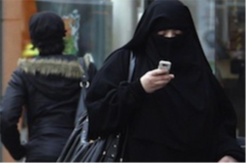 Od 11. travnja muslimanke u Francuskoj neće smjeti nositi burku