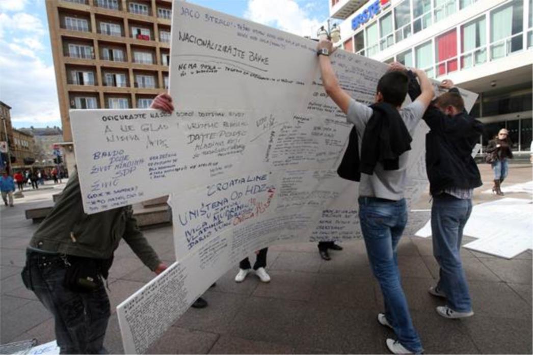  SDP napao Zidom nepravde, a HDZ transparentima na prozorima