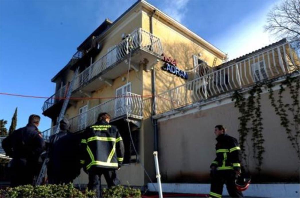  Hotel u Omišlju tijekom jutra potpuno izgorio
