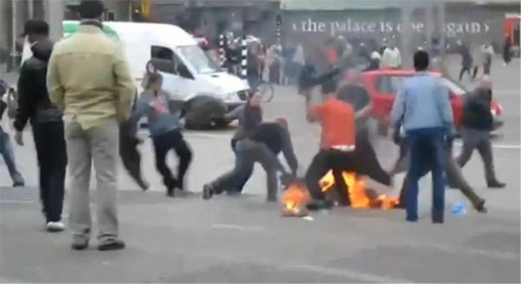  Muškarac se zapalio u središtu Amsterdama