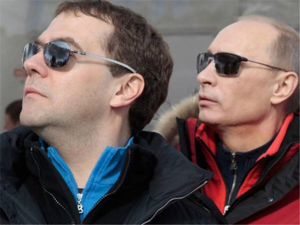 Putin zarađuje za trećinu više od Medvedeva