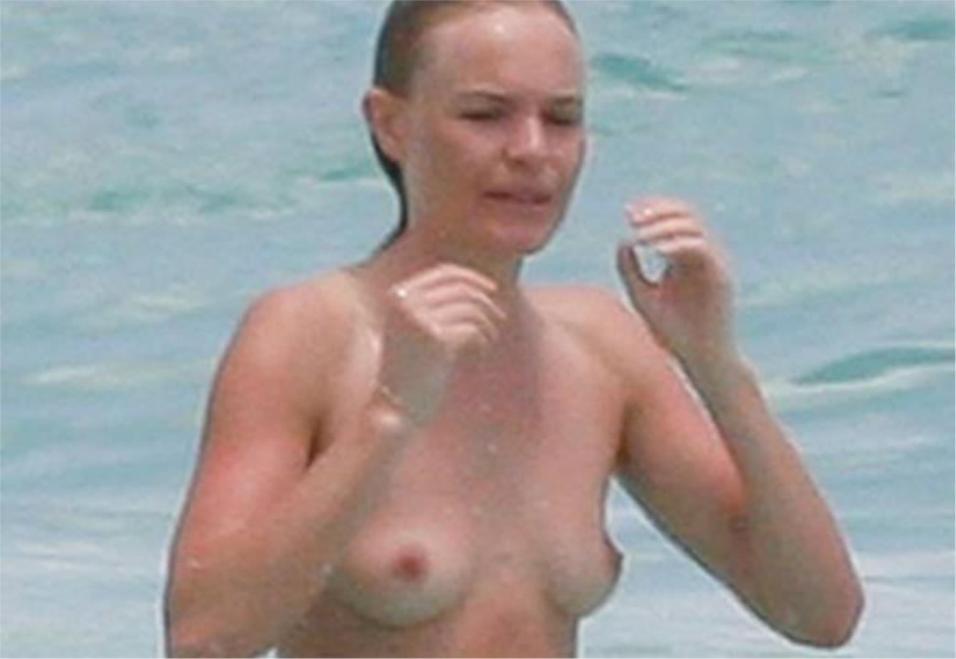  Kate Bosworth na plaži u toplesu