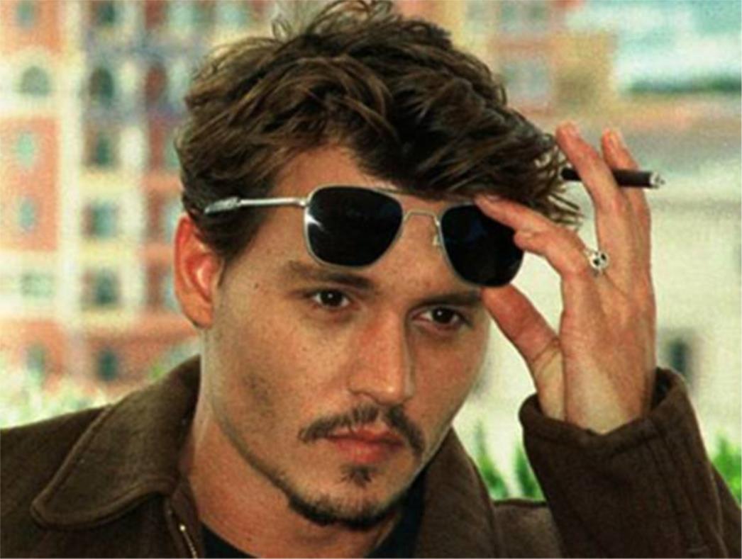 Johnny Deppovu stražnjicu vidjele su- njegova žena, djevojke i učiteljica