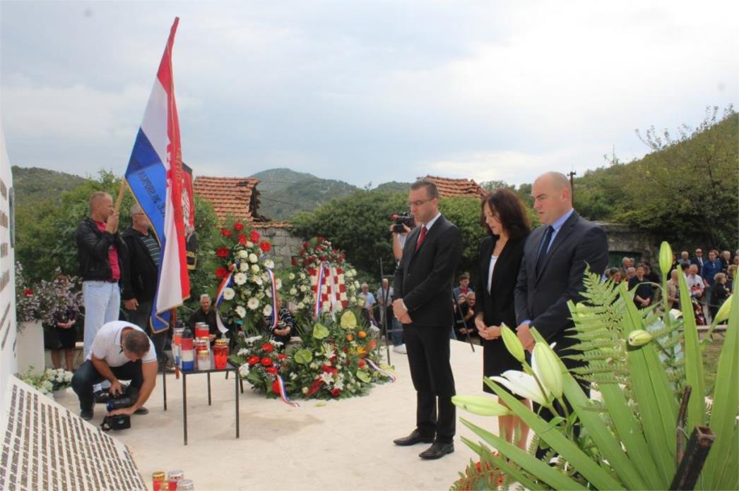 Na Osojniku položeni vijenci u čast svim poginulim braniteljima /FOTO/