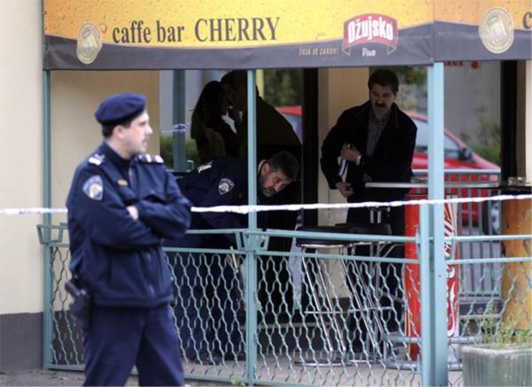  Muškarac ustrijeljen u nogu ispred kafića