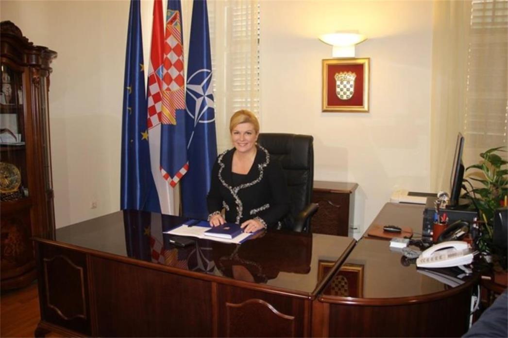 KOLINDA ZAPJEVALA NAJDRAŽU DUHOVNU PJESMU 'Dečki u mojoj pratnji mole krunicu'