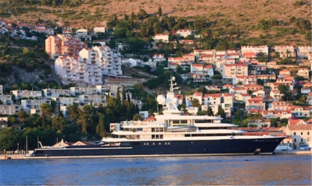 Abramovičeva jahta privezana u gruškoj luci