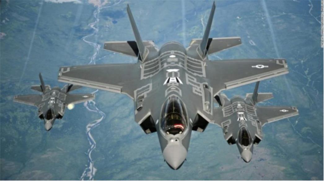 IZNAD NJEMAČKE SE SUDARILA DVA VOJNA AVIONA Eurofighteri su pali u naseljeno područje?