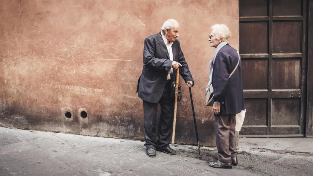 ŽIVOT PIŠE ROMANE	Zbog demencije nije više poznavao suprugu, ali onda se ponovno zaljubio u nju