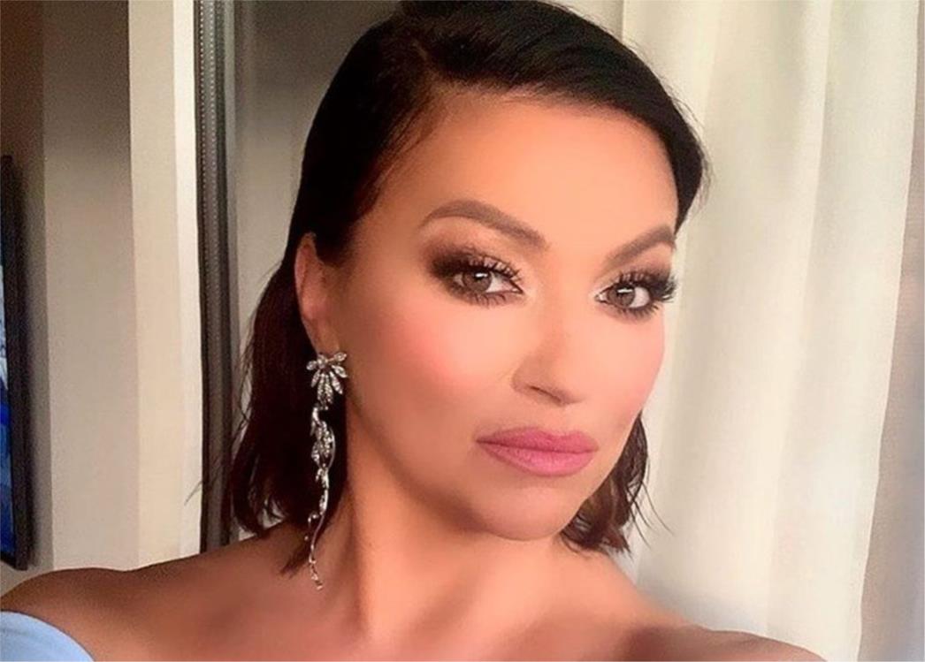 NINA BADRIĆ POZIRALA U MINI HALJINI UBOJITOG DEKOLTEA ‘Savršenstvo od žene, najljepša od svih’