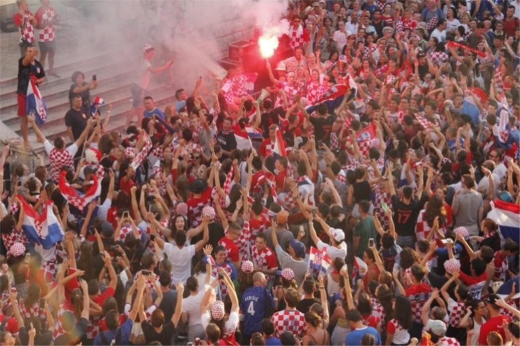 KOJA JE TO LUDNICA BILA! Prisjetite se kako se put do hrvatskog srebra slavio na dubrovačkim ulicama (FOTO/VIDEO)